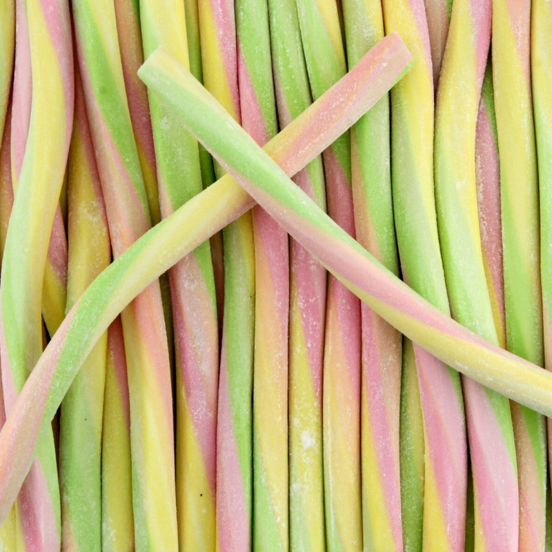 Tubes crémeux Fini papaye et cassis, bonbons fourrés en forme de réglisse
